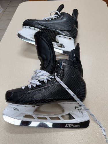 True Hockey Skates Regular Width Pro Stock 10 (New)
