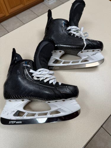 True Hockey Skates Regular Width Pro Stock 10