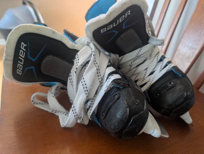 Black Bauer X-LP Hockey Skates Regular Width 11 (Lightly Used)
