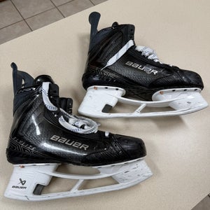 2025 Bauer Vapor Flylite Hockey Skates Regular Width 12 (Used)