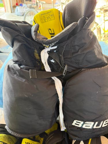 Men's Junior Medium Bauer Supreme S29 Hockey Pants (Used)