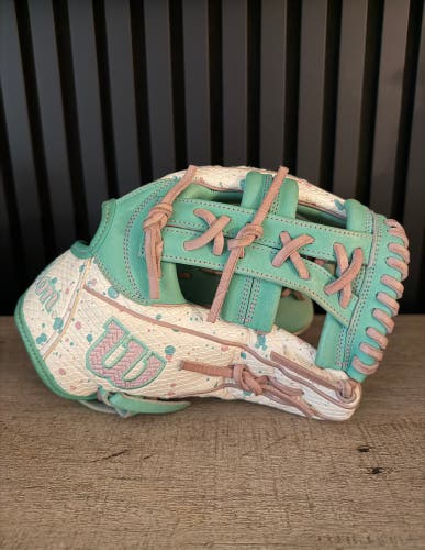 2025 Wilson A2000 RH Infield Baseball Glove 11.75" (Used)