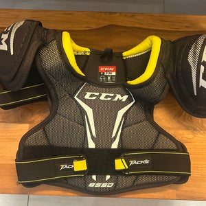 Large Youth CCM Tacks 9550 Shoulder Pads (Used)