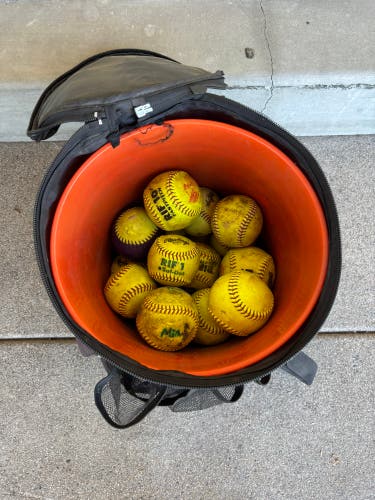 Rawlings Coaches Ball Bucket | 22 Softballs