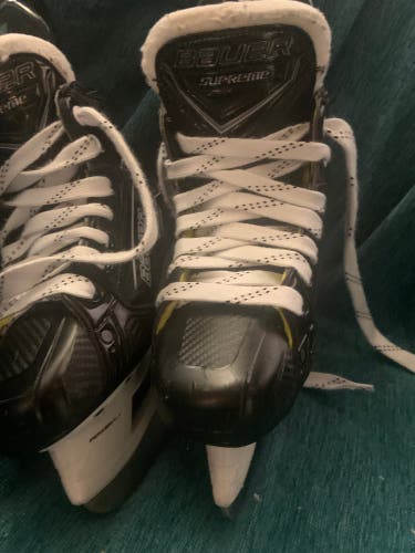 2024 Bauer Supreme M50 Pro Hockey Skates Regular Width Size 1.5 (Used)