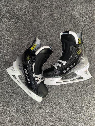 2023 Bauer Vapor Hyperlite 2 Hockey Skates 9.5 (New)