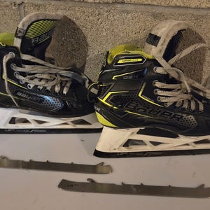 Bauer GSX Hockey Goalie Skates Regular Width Size 6 (Used)