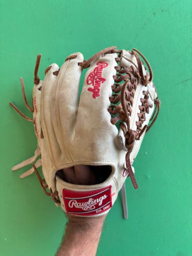 Brown Rawlings Heart of the Hide RH Outfield Baseball Glove 11.75"
