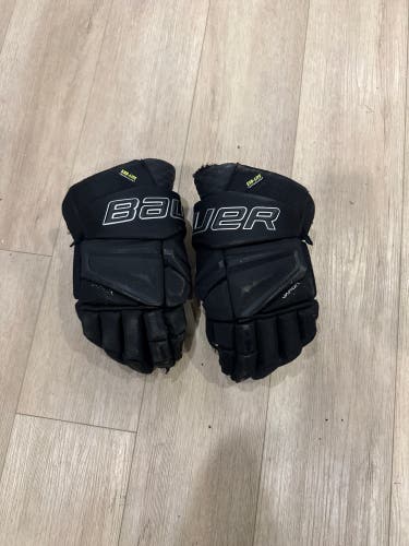 Bauer Vapor Hyperlite Gloves 15" (Used)