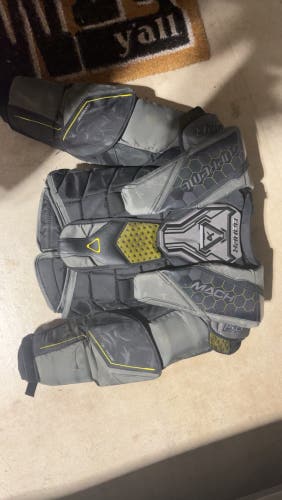 Large Bauer Mach Goalie Chest Protector (Used)