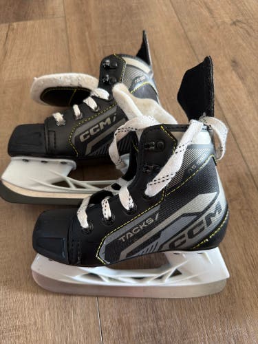 CCM Tacks Hockey Skates 11 (Used)
