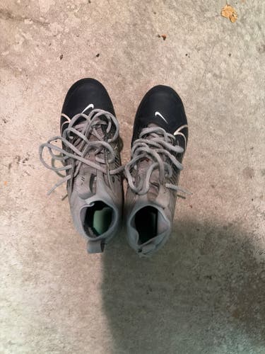 Men's Size M 7.5 (W 8.5) Nike Mid Top Molded Cleats (Used)