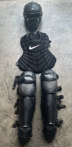 Black Nike Diamond Elite Catcher's Set (Used)