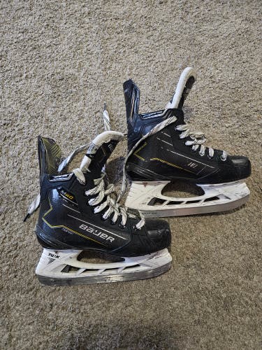 2024 Bauer Supreme M40 Hockey Skates Wide Width Size 4 (Used)