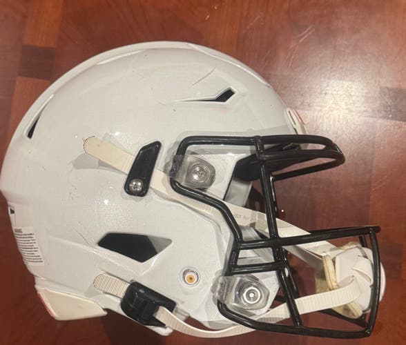 White Adult Medium Riddell SpeedFlex Helmet (Used)