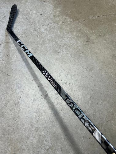Senior CCM Tacks ASV Pro Right Hand
Hockey Stick 75 Flex P28 Pro Stock