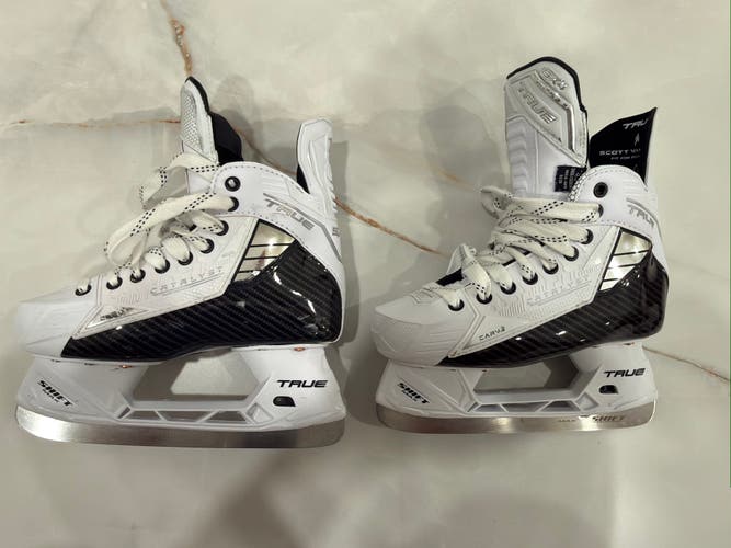 2024 True Catalyst 5x4 Hockey Skates Size 4.5