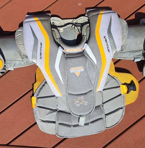 Large Vaughn Ventus LT68 Goalie Chest Protector (Used)