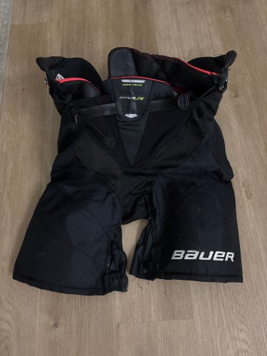 Intermediate Large Bauer Vapor Hyperlite Hockey Pants (Used)