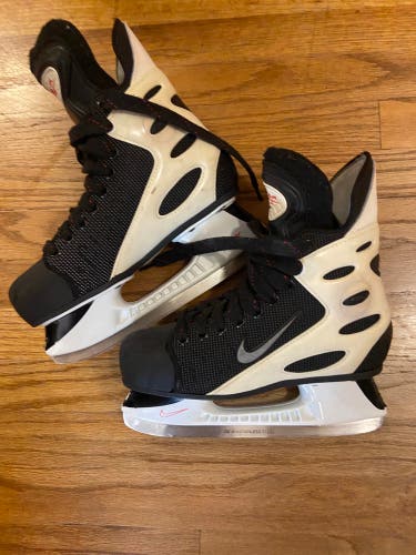 Nike Air Zoom Hockey Skates Size 6 (Used)