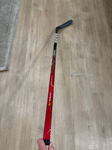 Intermediate Bauer Vapor Hyperlite Right Handed Hockey Stick P28 65 Flex Pro Stock (Used)