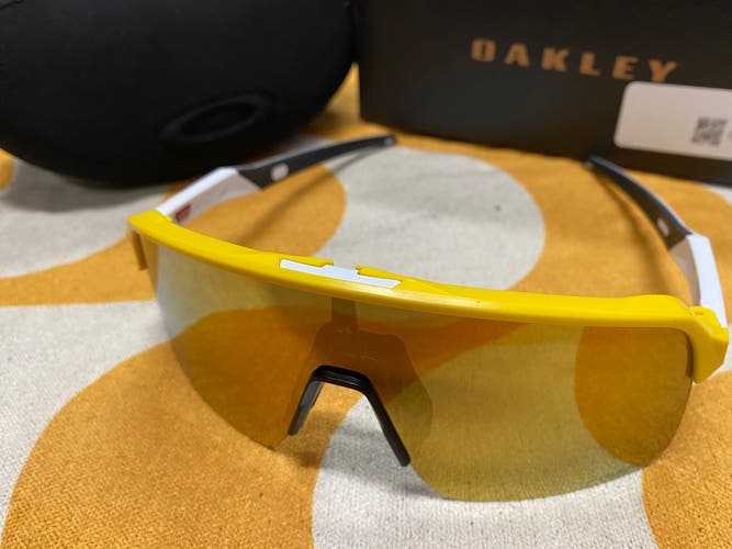 Yellow Unisex Adult Oakley Sutro Sunglasses (Used)
