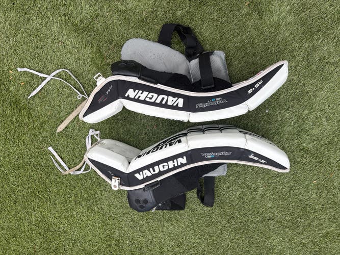 26" Vaughn Velocity VE8 Goalie Leg Pads (Used)