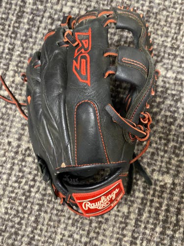 Rawlings R9 Baseball Glove 11" (Used)