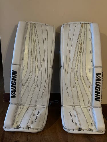 28" Vaughn Ventus SLR Goalie Leg Pads (Used)