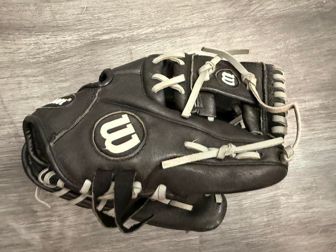 Wilson A450 RH Baseball Glove 10.75" (Used)