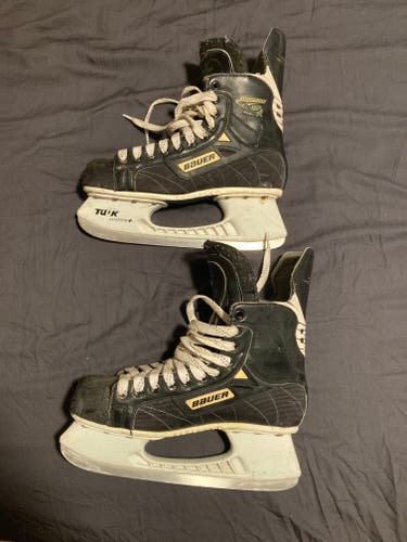 Bauer Supreme 1000 Hockey Skates Regular Width 9 (Used)