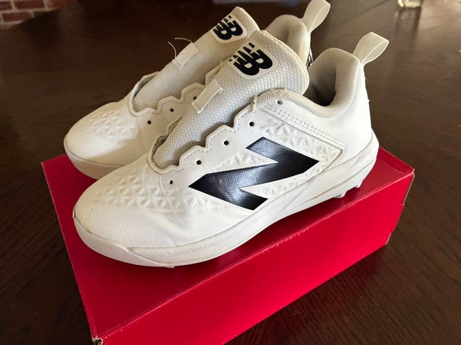 White Kid's 2Y (Big Kids / Youth) Youth New Balance 4040 Low Top Molded Cleats (Used)