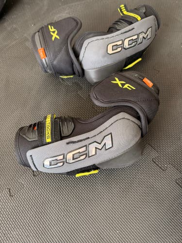 Senior Medium CCM Tacks XF Pro Elbow Pads (Used)