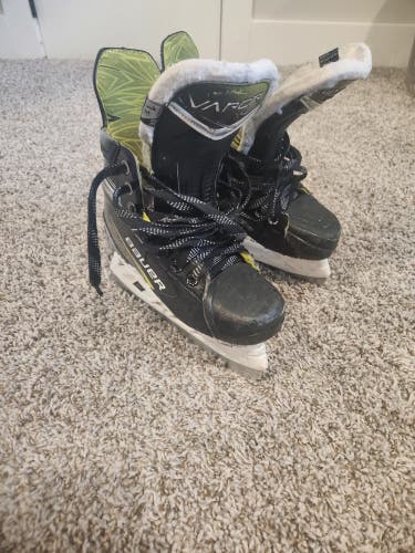 Bauer Vapor X4 Hockey Skates Extra Wide Width Size 1.5 (Used)