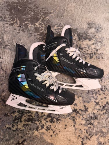 Washington Capitals Chychrun Used Pro Stock True custom 9X4 Catalyst Skates - size 9.5
