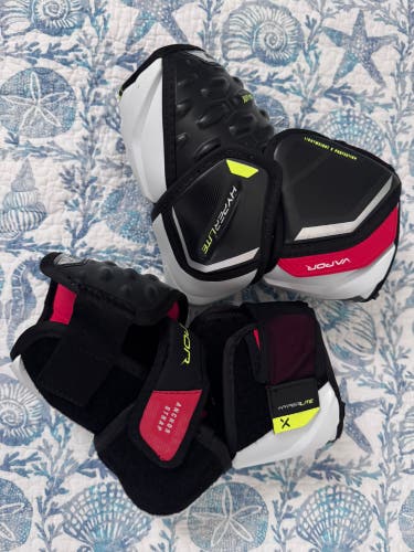 Senior Medium Bauer Vapor Hyperlite Elbow Pads Pro Stock (New)