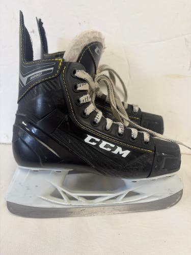 Black CCM Super Tacks 9350 Hockey Skates Regular Width Size 3 (Used)