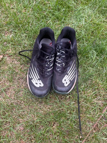 Black Men's Size M 10 (W 11) Adult New Balance 4040v6 Low Top Turf Cleats (Used)