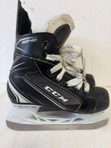 Black CCM Tacks 9040 Hockey Skates Regular Width 10 (Used)