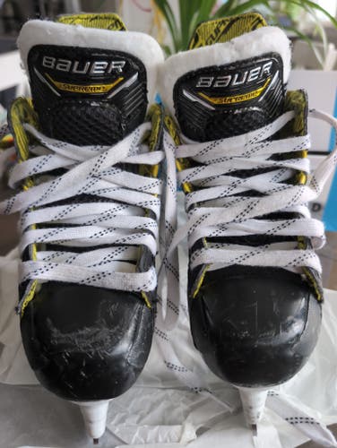 Bauer Supreme M4 Youth Hockey Skates - Size 11D (Never Heat Molded)
