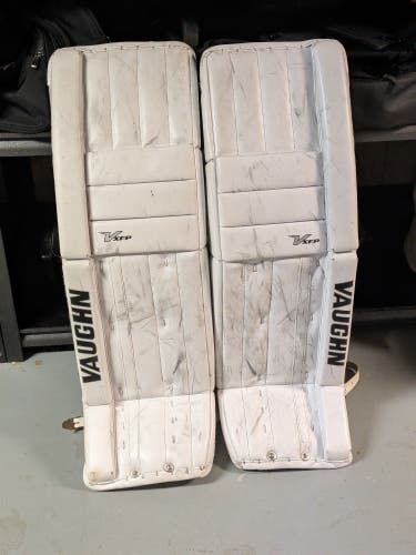 Vaughn VE8 XFP Goalie Leg Pads - 34+2
