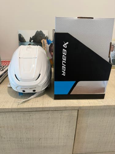 Medium Bauer Hyperlite 2 Helmet (New)
