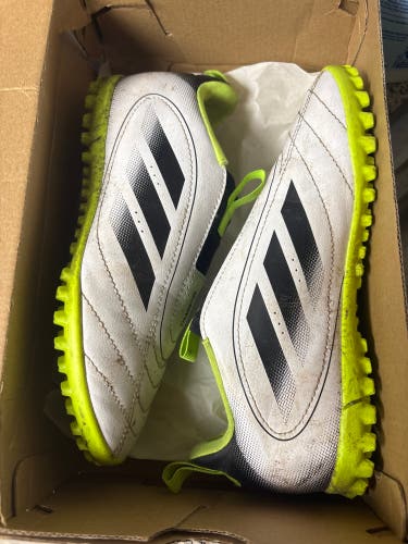 White Unisex 2Y (Big Kids / Youth) Adidas Goletto Indoor Cleats (Used)