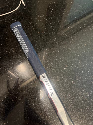 Junior Bauer Vapor Hyperlite 2 Right Handed Hockey Stick P28 30 Flex (New)