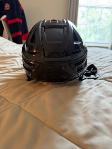 Medium Bauer Re-Akt 150 Helmet (Used)