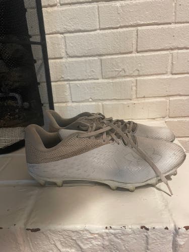 White Unisex Size M 10.5 (W 11.5) Adult Under Armour Blur Low Top (Used)