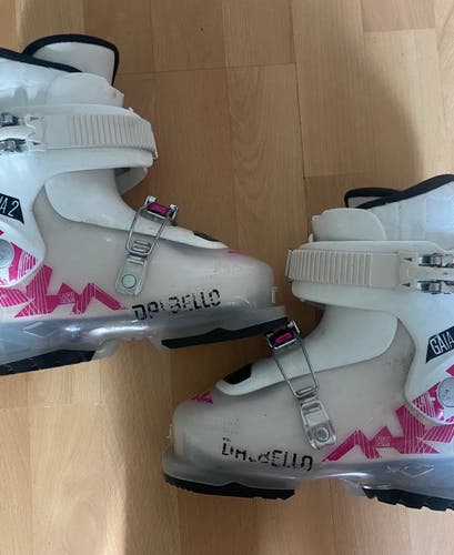 Mondo 22 & 22.5 Kid's Dalbello Gaia Ski Boots (Used)