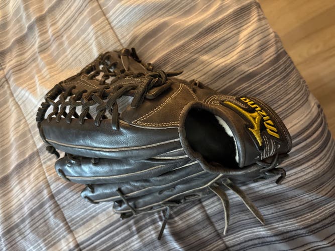 Mizuno Pro Crest Hide Supreme Elite 12.75” Full Trapeze RHT OF Glove