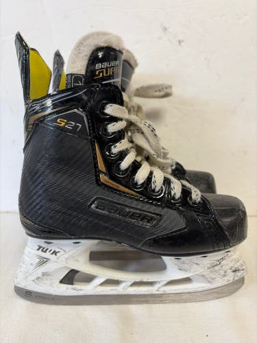 Black Bauer Supreme S27 Hockey Skates Regular Width Size 1 (Used)
