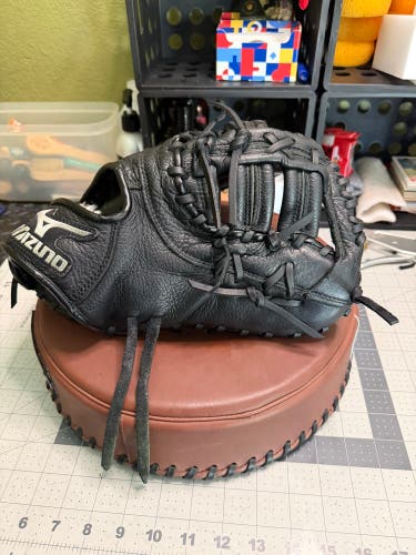 Mizuno MVP RH First Base Baseball Glove 12" (Used)